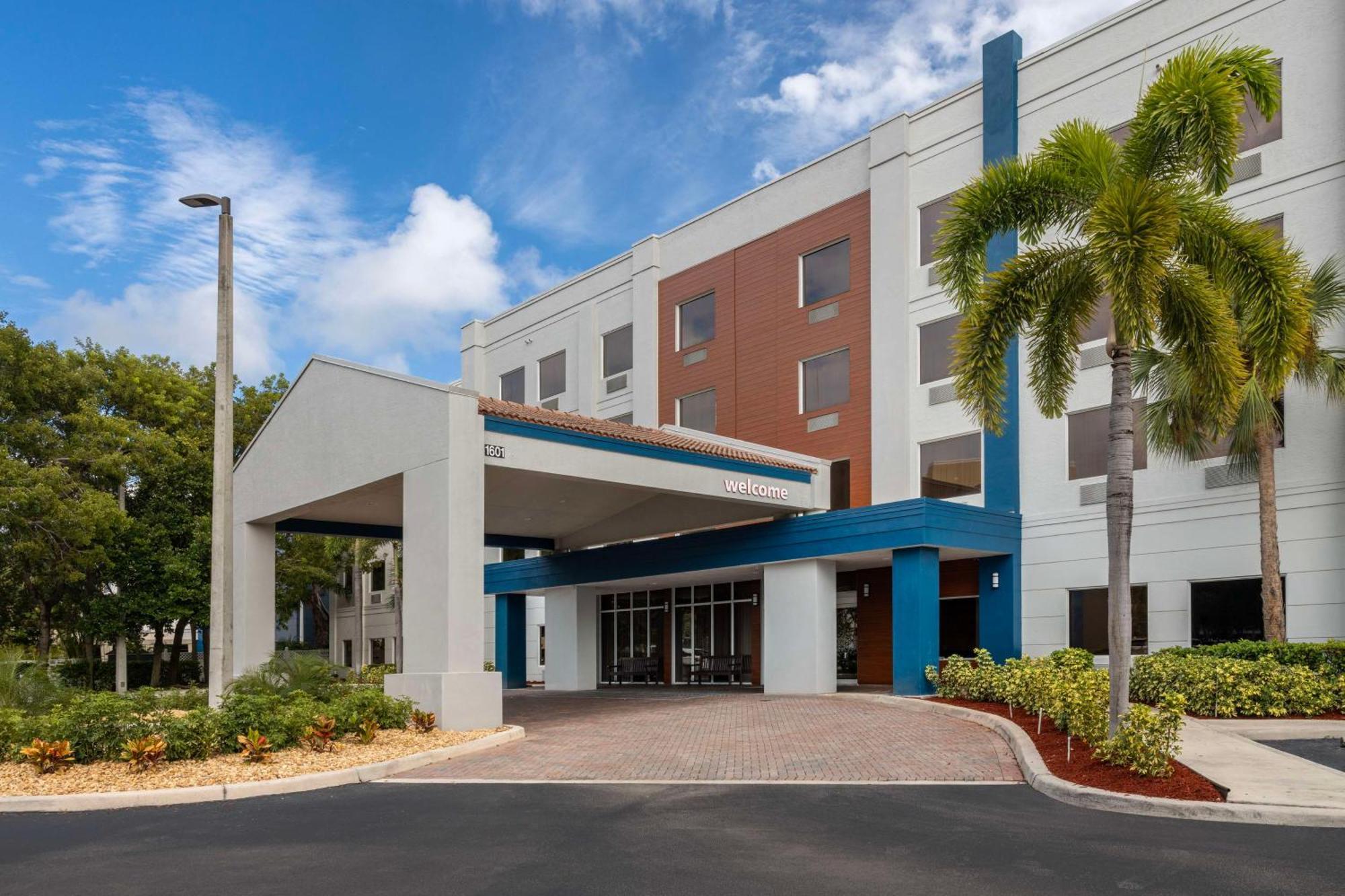 Hampton Inn West Palm Beach Central Airport Экстерьер фото