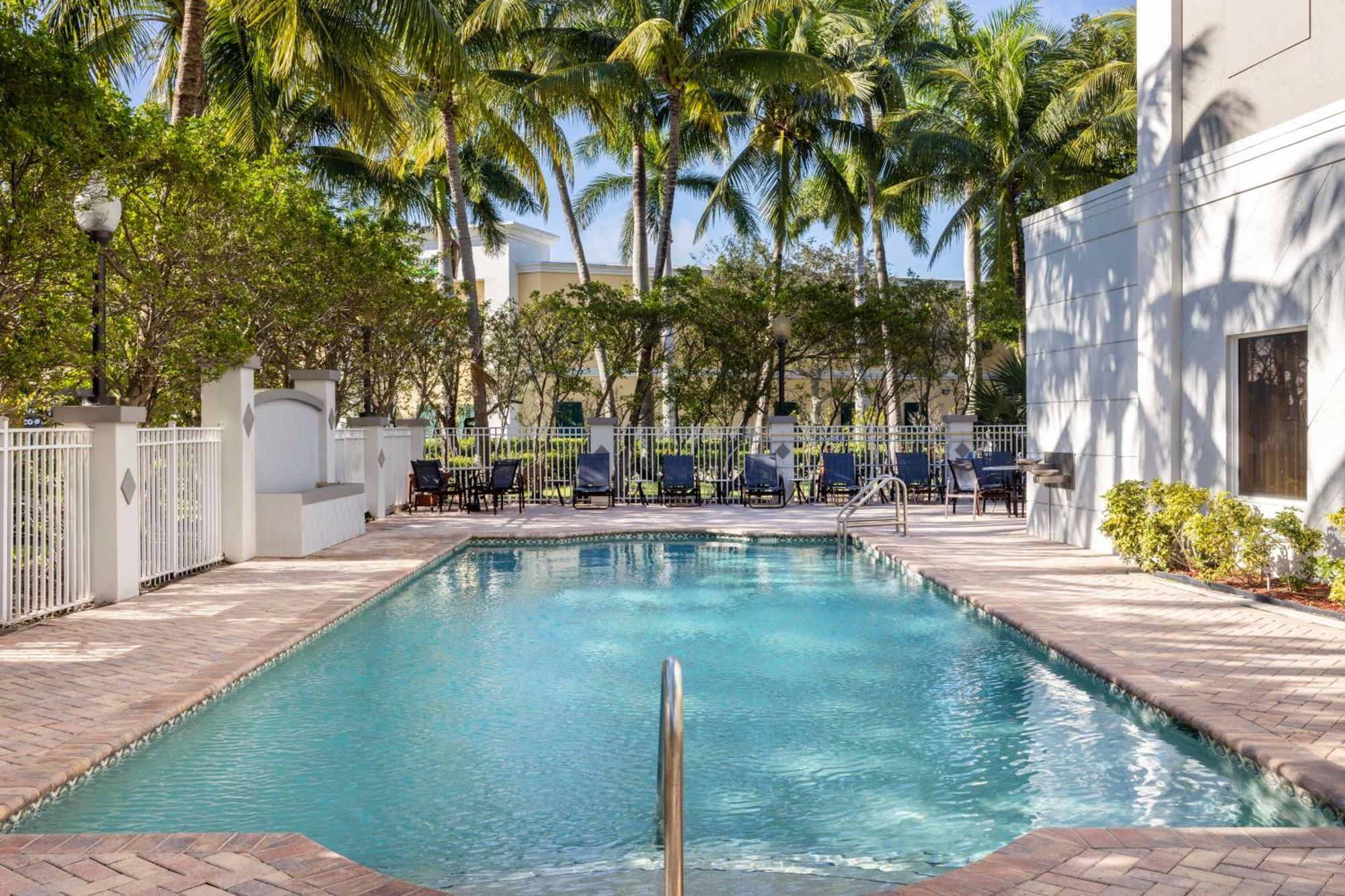Hampton Inn West Palm Beach Central Airport Экстерьер фото