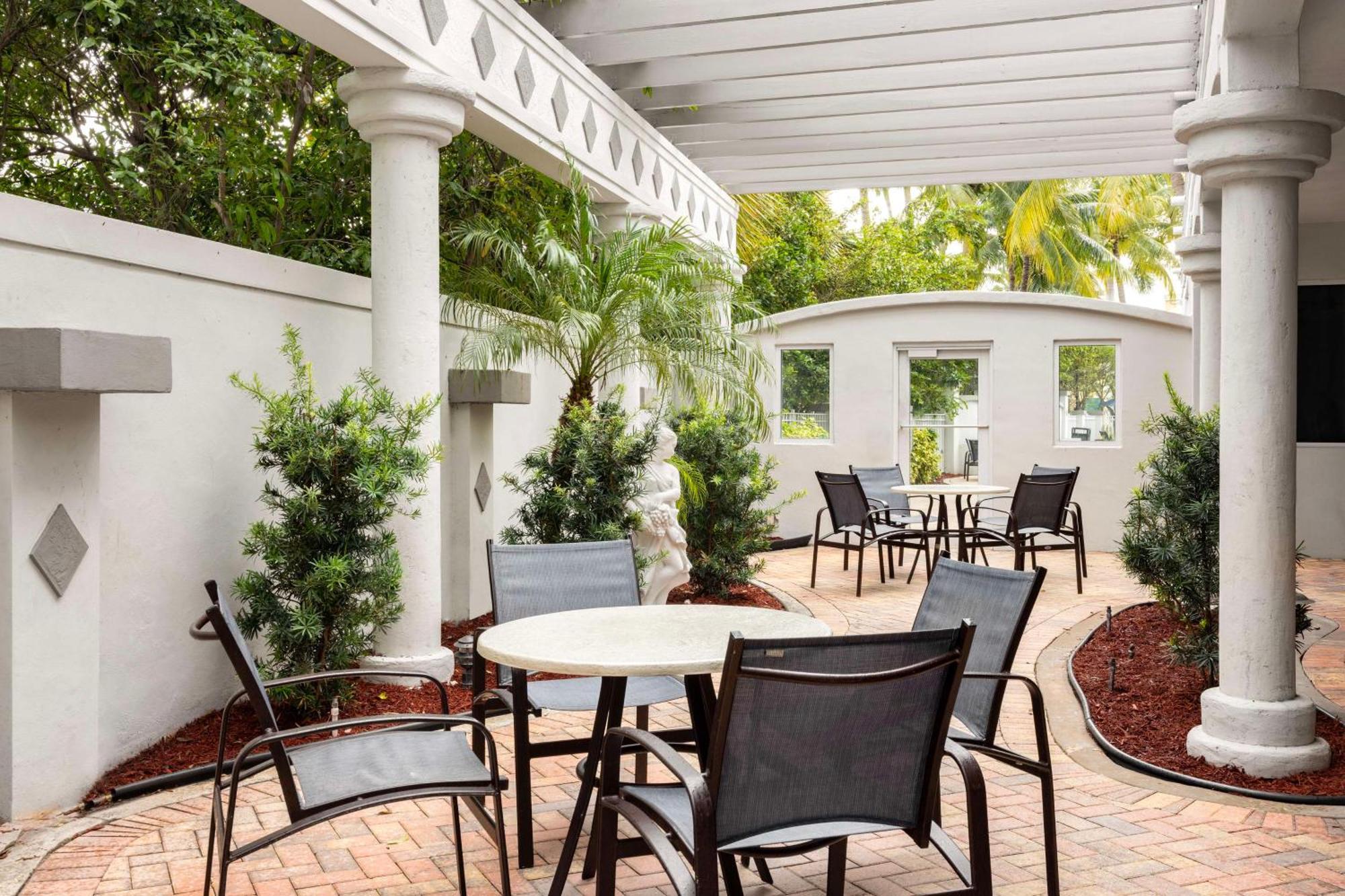 Hampton Inn West Palm Beach Central Airport Экстерьер фото